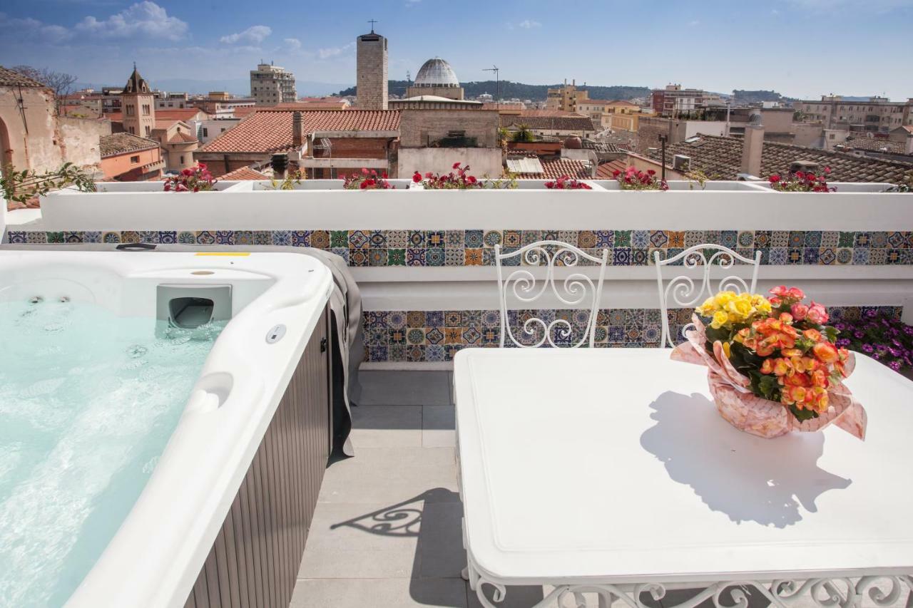 "Bea'S Terrace" - Private Jacuzzi And Panoramic Rooftop In The City Centre Cagliari Dış mekan fotoğraf