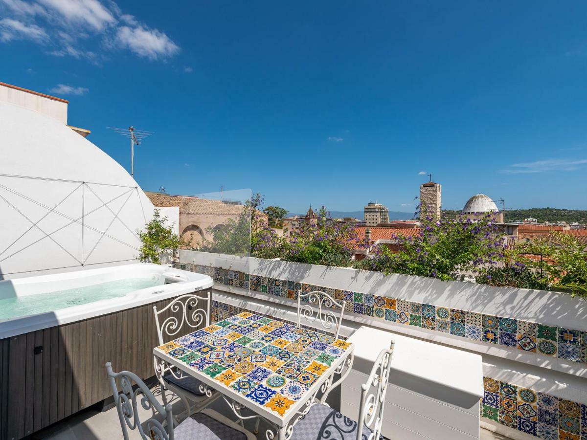 "Bea'S Terrace" - Private Jacuzzi And Panoramic Rooftop In The City Centre Cagliari Dış mekan fotoğraf